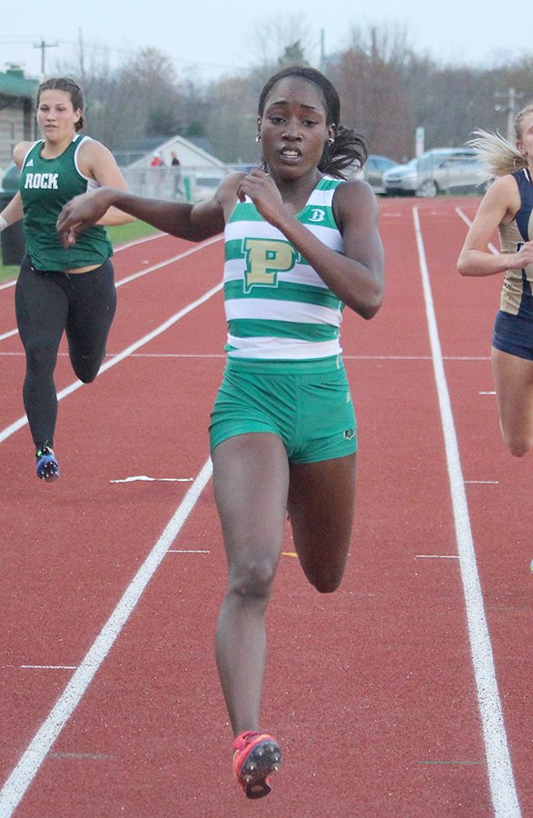 Senior+Olukemi+Olugbakinro+highlighted+the+women%E2%80%99s+sprints+with+a+first-place+finish+in+the+200+meter+dash+and+third-place+finish+in+the+100+meter+dash+at+the+Cal+U+Early+Bird+Invitational+last+Saturday.%0A