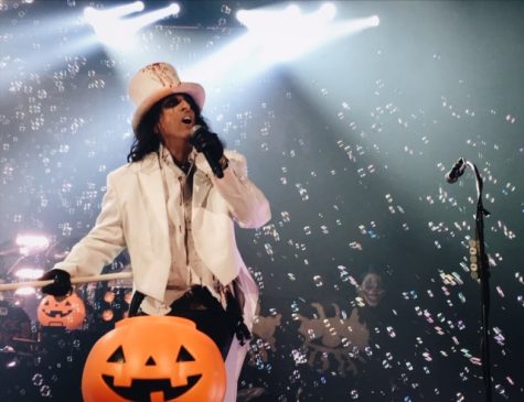 Alice Cooper tricks, treats at Halloween show