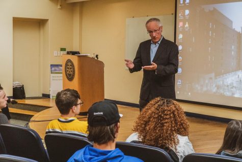 Broadcast legend Doc Emrick visits JVH auditorium