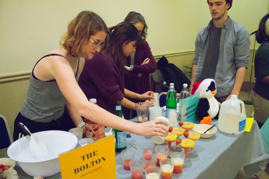 Junior Public Relations and Advertising major Emily MacIntyre and other Pioneer Ambassadors pour mocktails at SAIL’s Mocktail Mixoff in Lawrence Hall Lobby on Wednesday, Nov. 13.