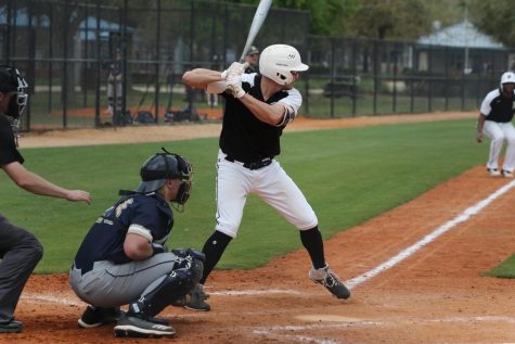Baseball loses series to IUK, improves to 9-3