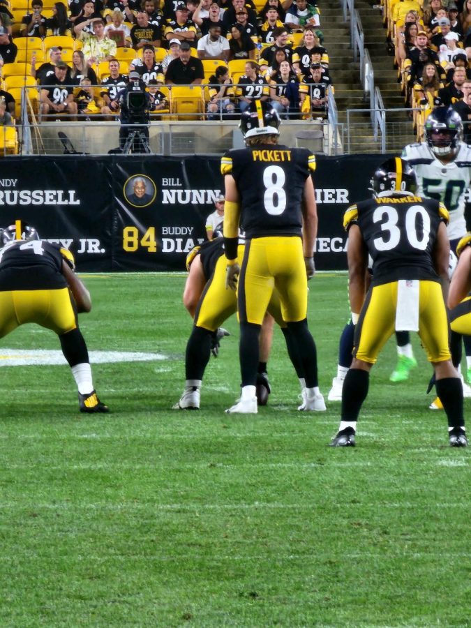 Pittsburgh+Steelers+quarter+back+Kenny+Pickett+takes+his+first+snap+as+a+pro+against+the+Seattle+Seahawks.+The+upcoming+rookie+helped+lead+the+Steelers+to+a+32-25+preseason+victory+on+August+13%2C+2022