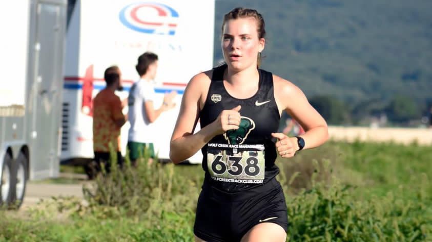 Carlijn de Bie runs in one of her first meets at Point Park university. De Bie has finished within the top 5 for the team in both races she ran in.