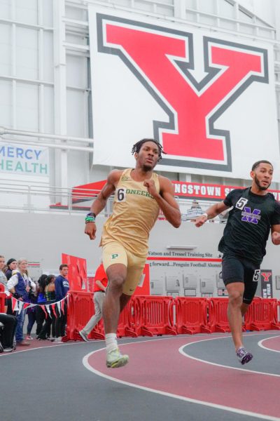Freshman Kanye Mills running at the Youngstown State Icebreaker in November.