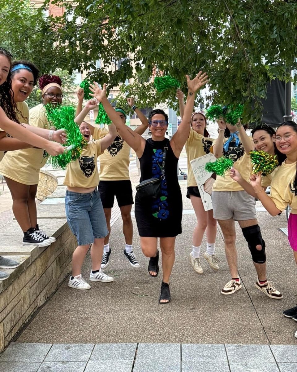 Morelli enjoys cheering with Pioneer Ambassadors during Move-In.

Courtesy of Boutique La Passerelle's Facebook