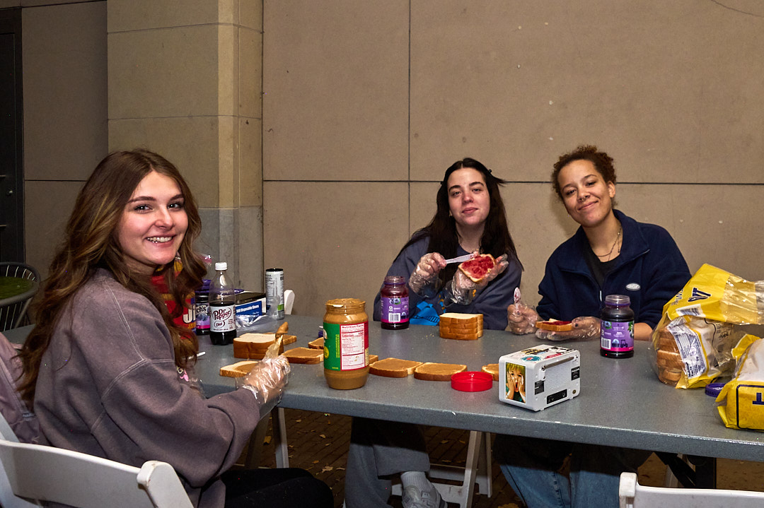 PRSSA HOLDS 'PROJECT PB&J' TO GIVE BACK TO THE COMMUNITY