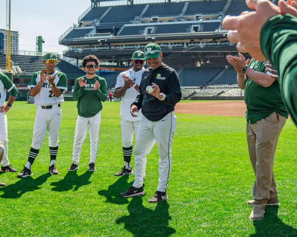 Torres receives a ball to commemorate his 600th career win.